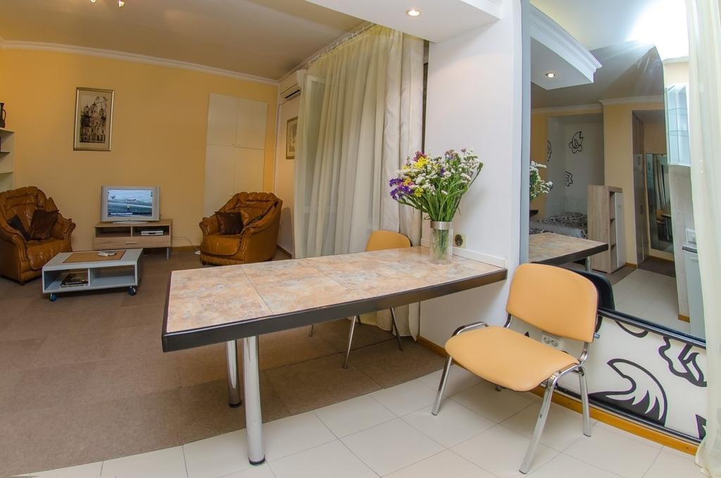 Apartment Triokhsviatytelskaya Street 3 Kiew Exterior foto