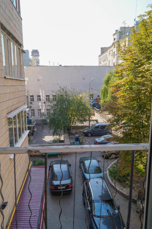 Apartment Triokhsviatytelskaya Street 3 Kiew Exterior foto